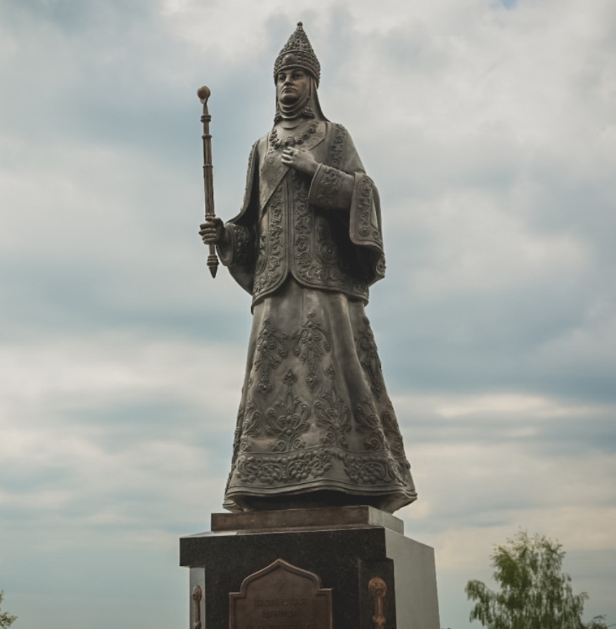 Татарские памятники. Памятник Сююмбике в Касимове. Памятник в Касимове татарской царице. Памятник царице Сююмбике в Касимове. Памятники Казанского ханства.